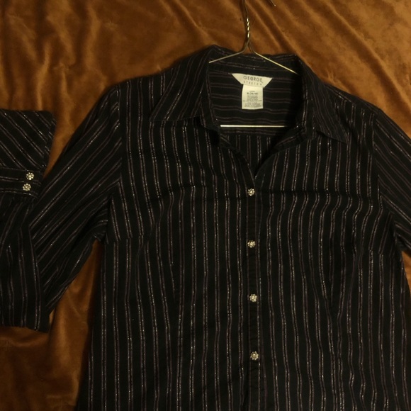 Some of the buttons have missing gems no holes or snags - Picture 3 of 5